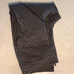 Capri, 22W, brown print